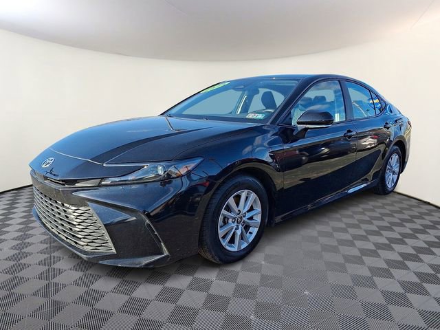 Used 2025 Toyota Camry LE image 3