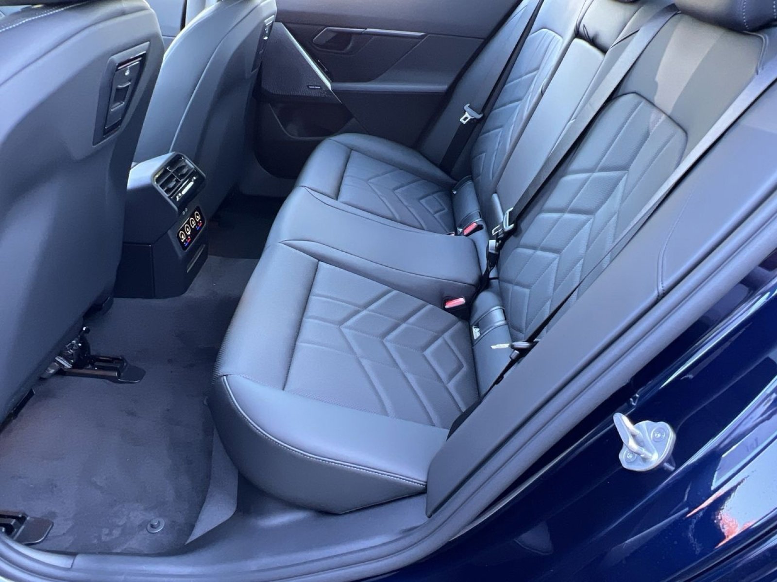 New 2026 BMW 550e xDrive w/ Executive Package image 22
