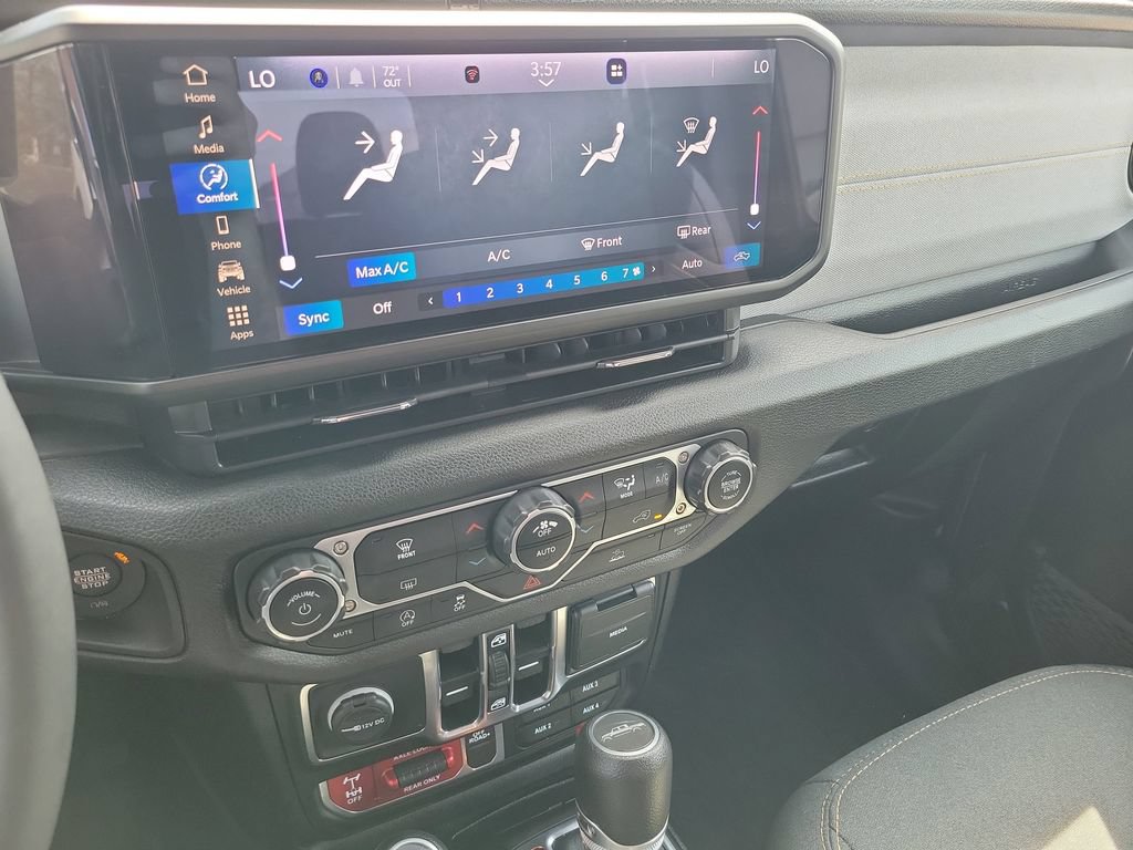 Used 2024 Jeep Gladiator Sport AWD/4WD image 7