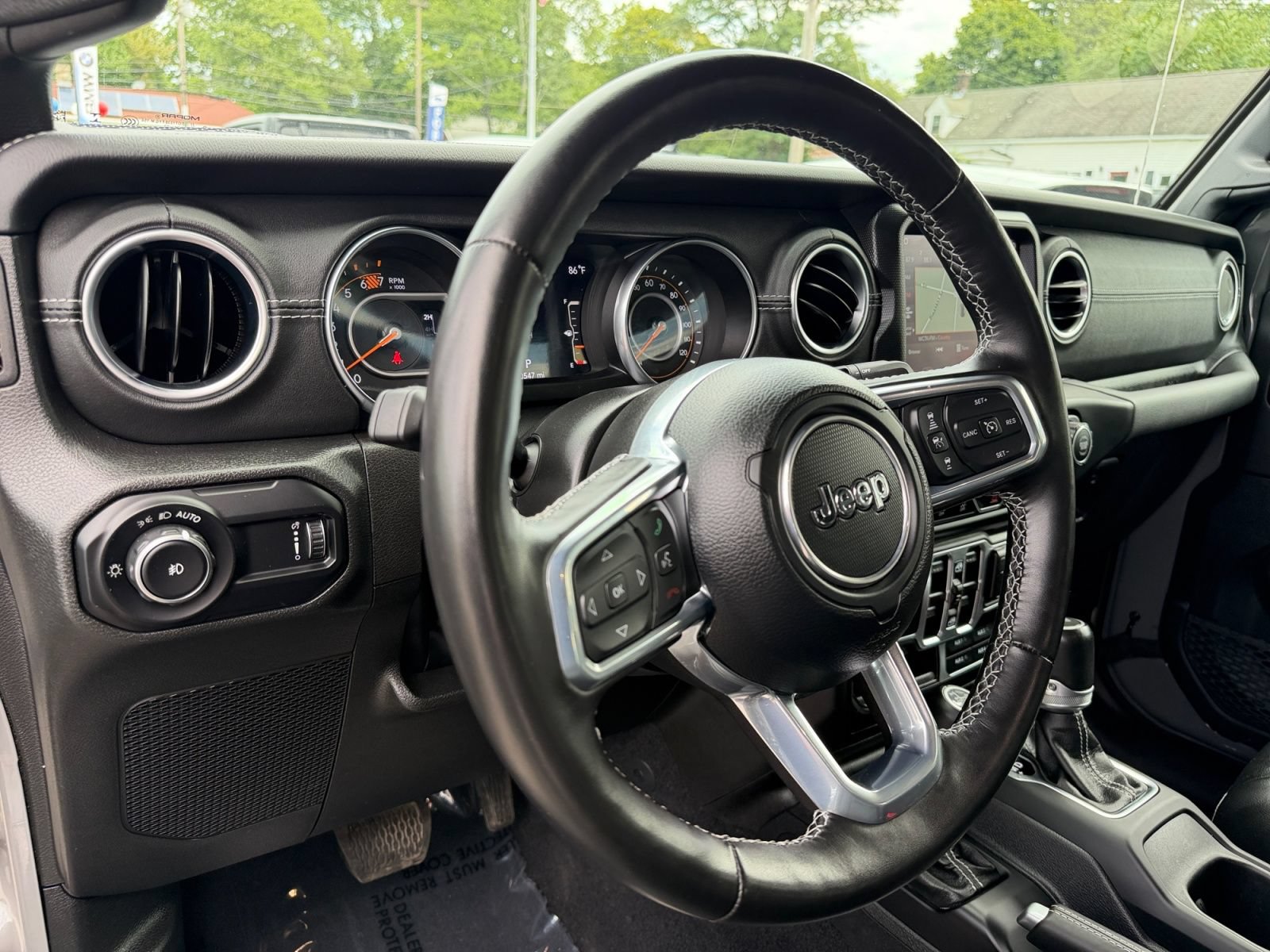 Used 2023 Jeep Wrangler Unlimited Sahara w/ LED Lighting Group AWD/4WD image 17