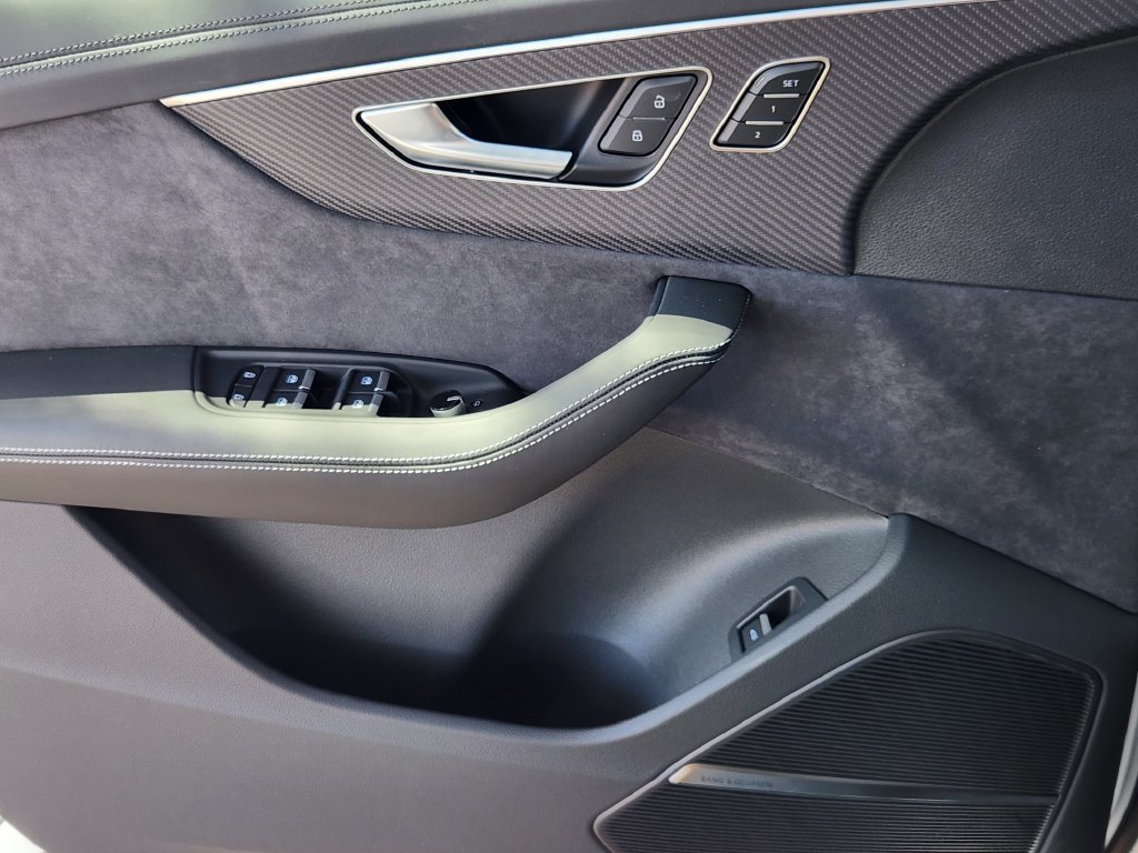 New 2026 Audi SQ7 Prestige AWD/4WD image 25