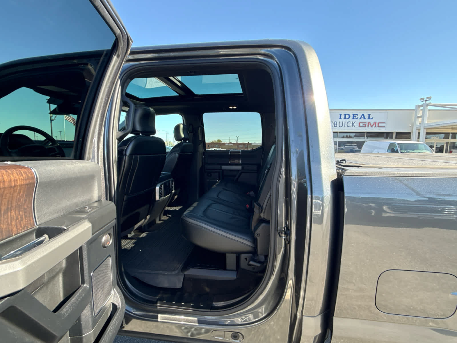 Used 2017 Ford F250 Platinum w/ Platinum Ultimate Package AWD/4WD image 42
