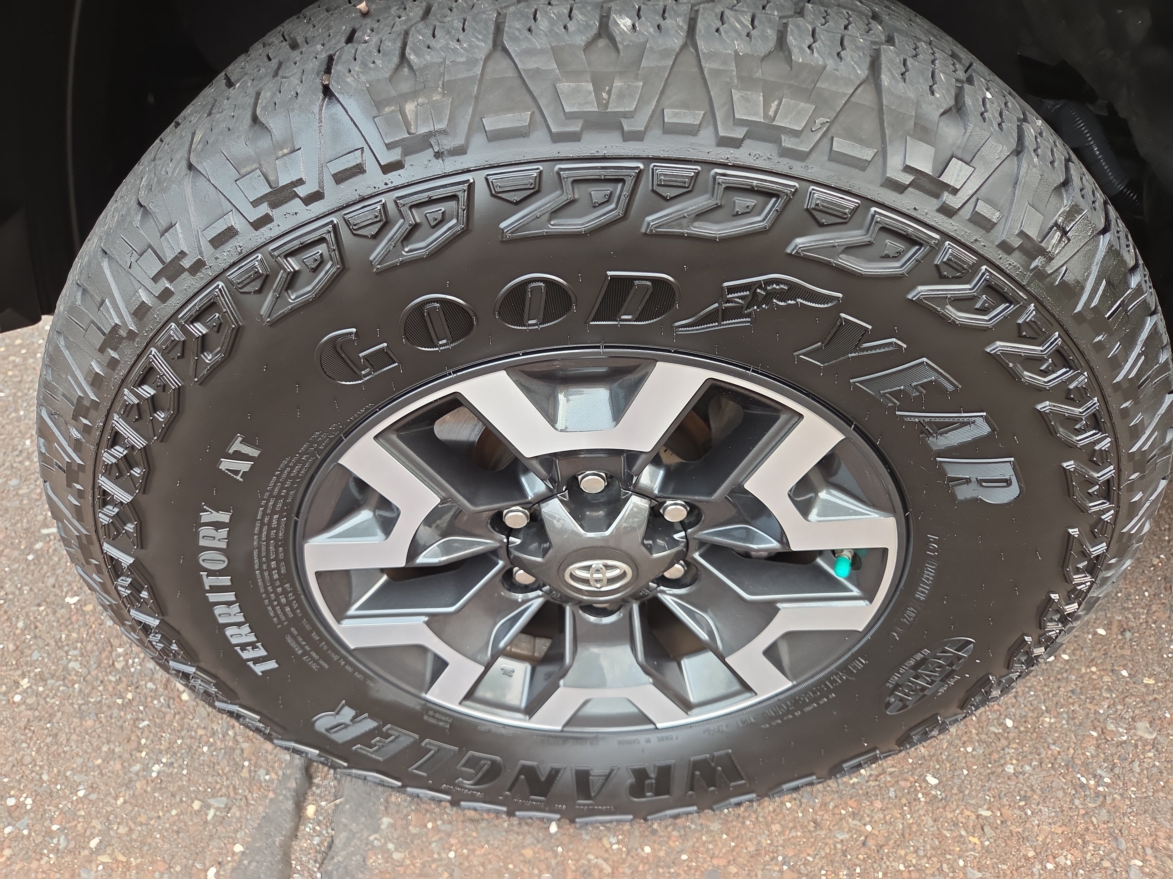 Certified 2020 Toyota Tacoma TRD Off-Road w/ TRD Premium Off Road Package AWD/4WD image 12