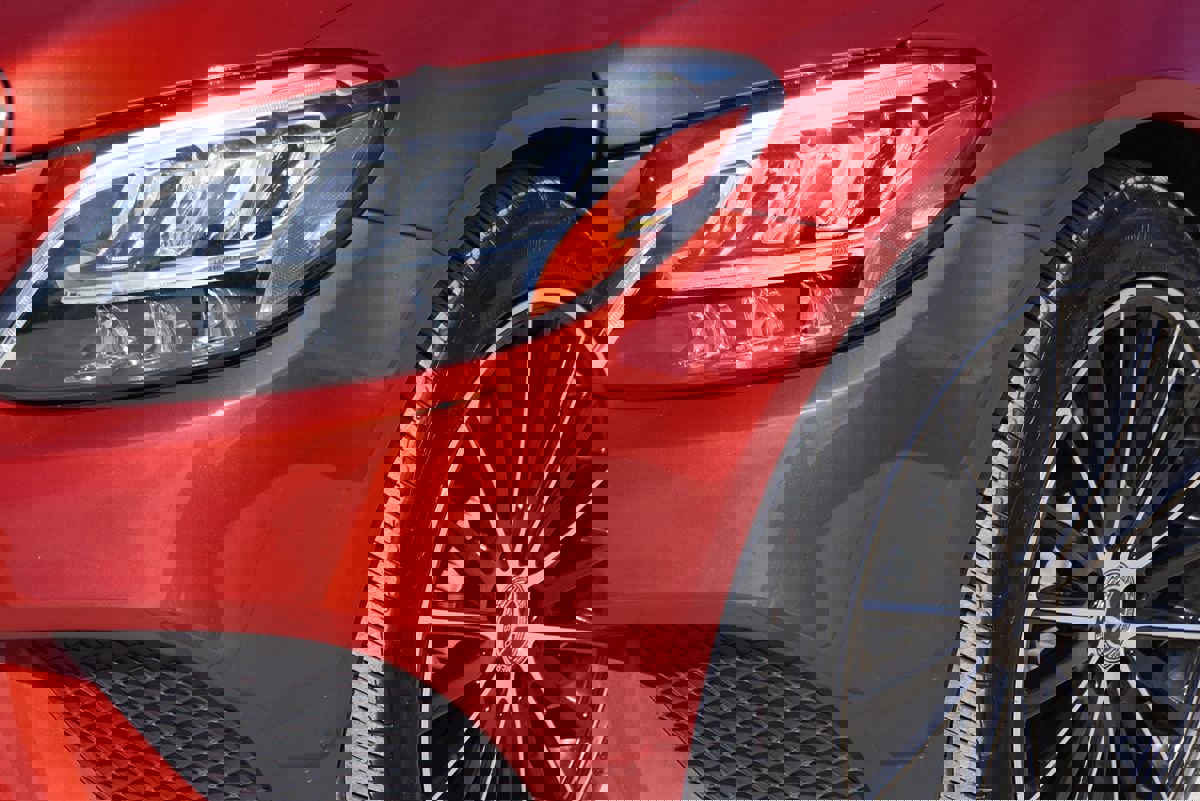 Used 2020 Mercedes-Benz C 300 Sedan image 2