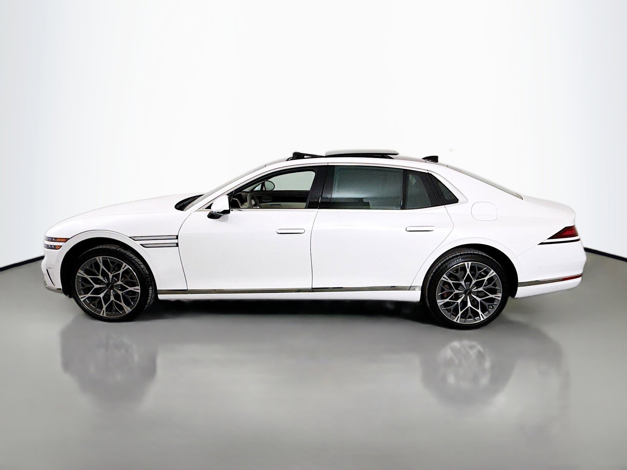 Used 2025 Genesis G90 3.5T image 4