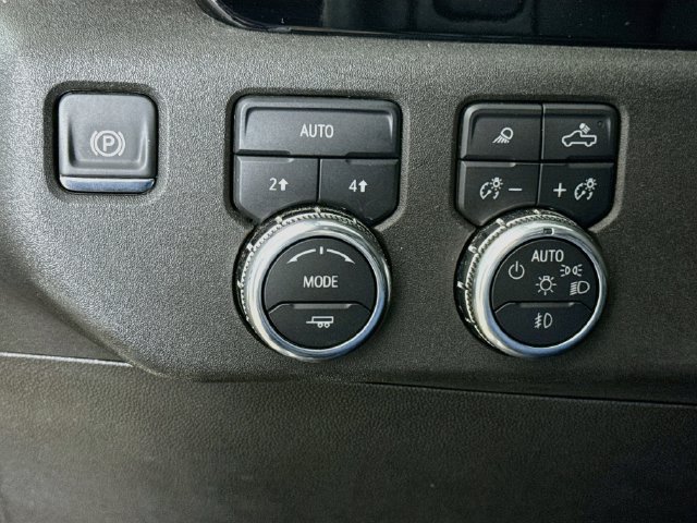 Used 2025 GMC Sierra 1500 SLT AWD/4WD image 11