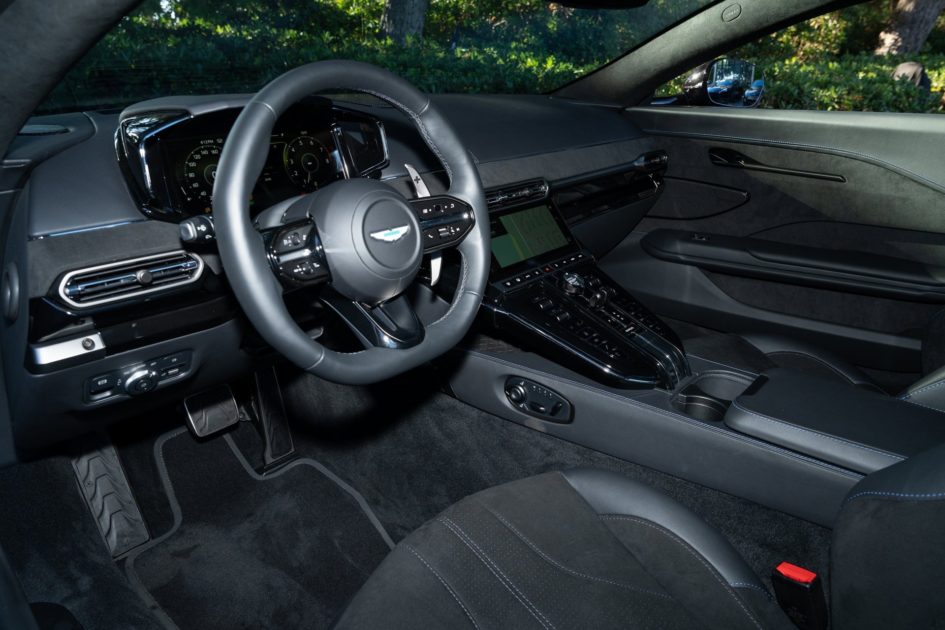 Used 2025 Aston Martin V8 Vantage Coupe image 14