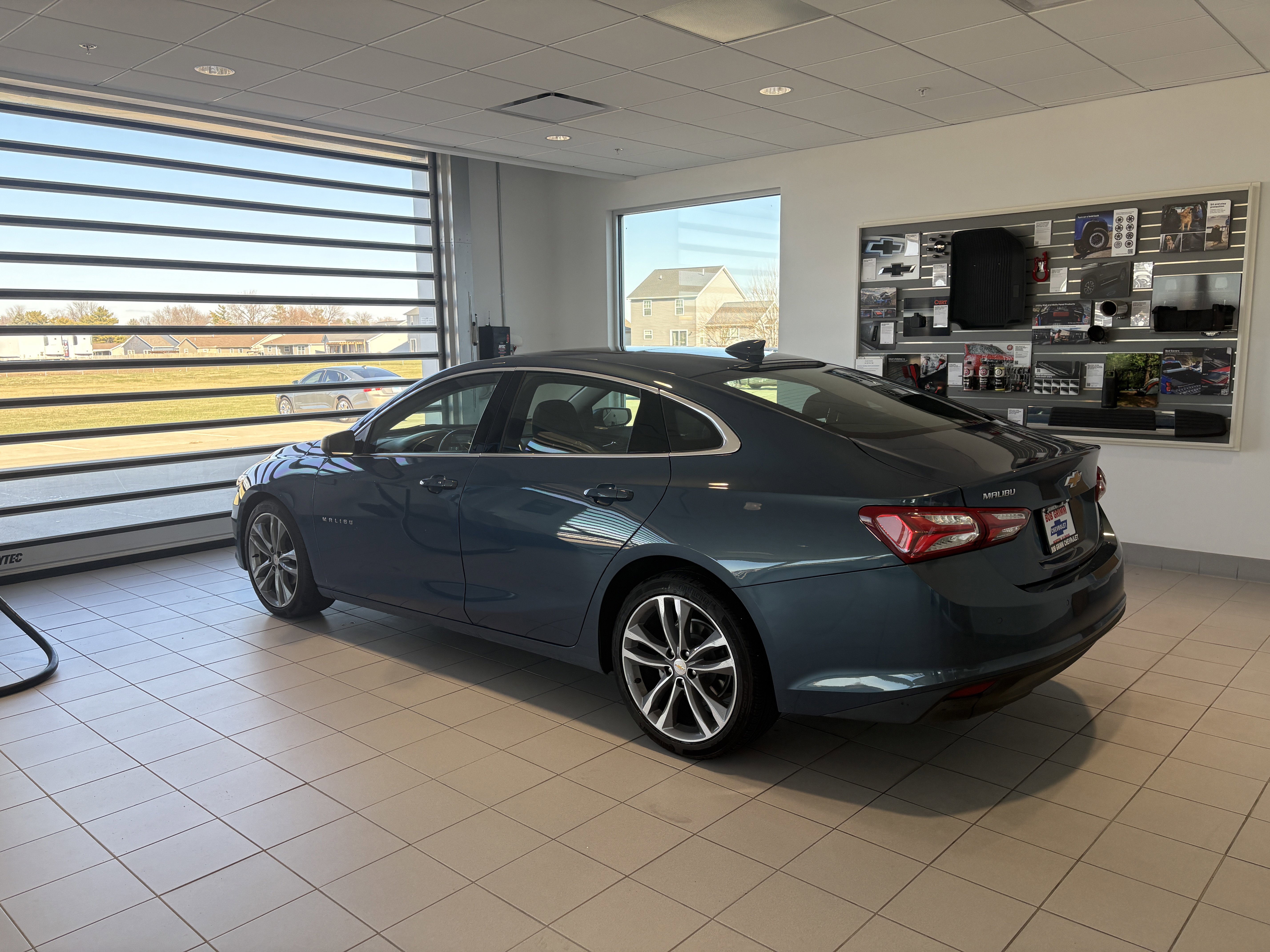 Used 2024 Chevrolet Malibu LT image 3