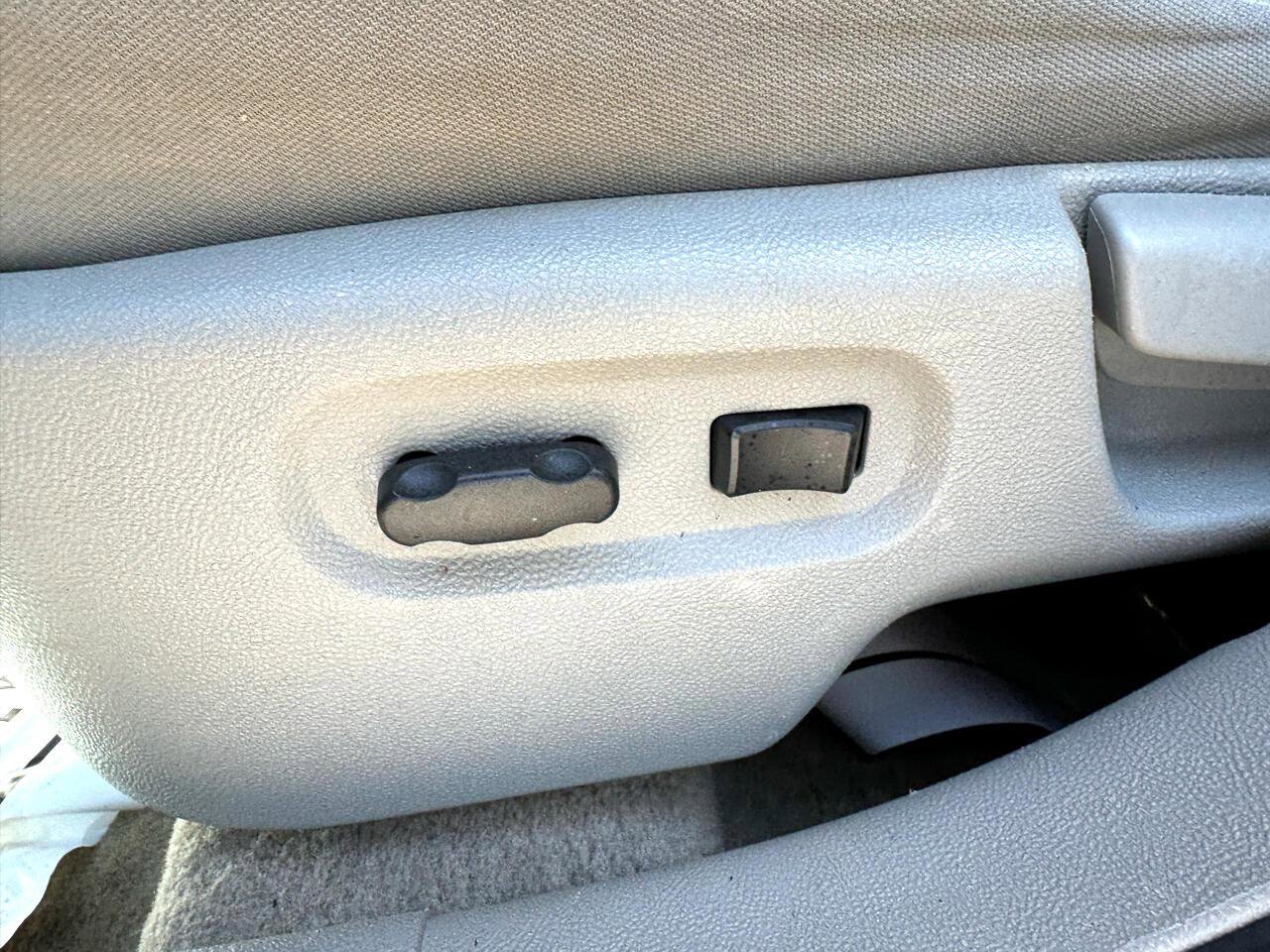 Used 2008 Chevrolet HHR LT w/ Enhanced Safety Package FWD image 23