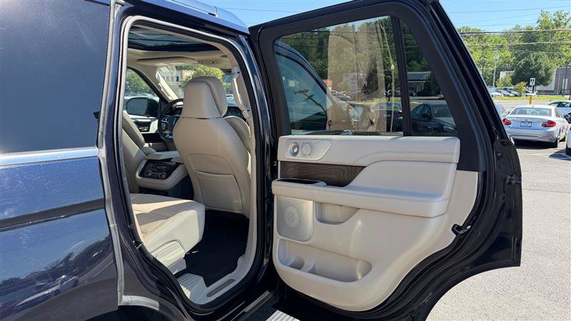Used 2021 Lincoln Navigator Reserve w/ Luxury Package AWD/4WD image 38