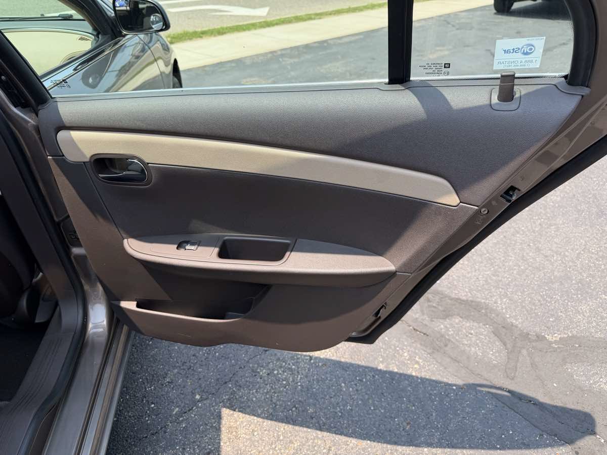 Used 2011 Chevrolet Malibu LS FWD image 17