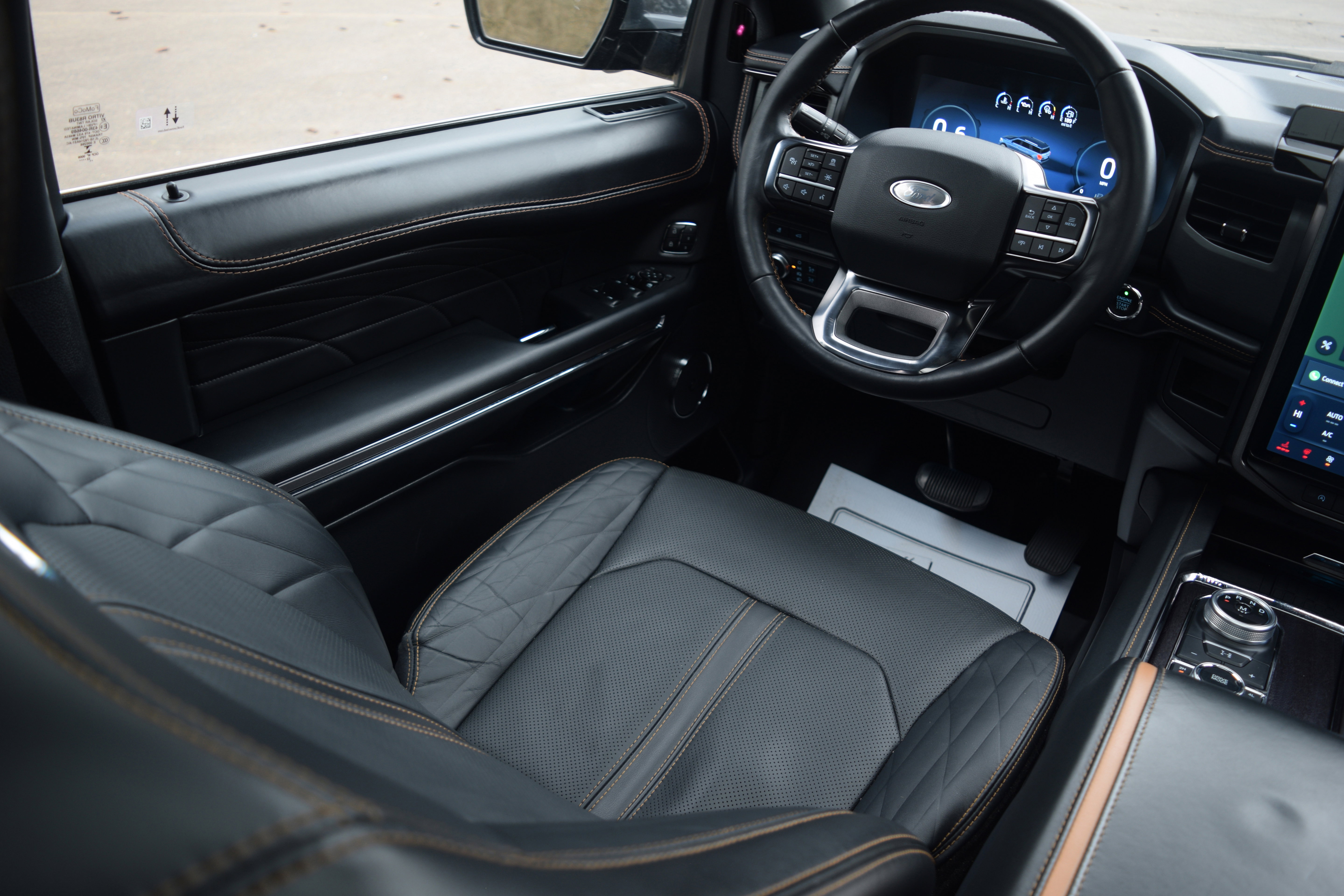 Used 2022 Ford Expedition Platinum image 2