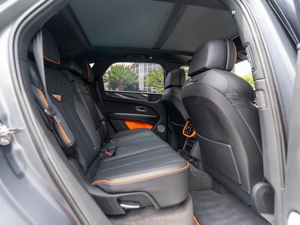 Used 2025 Bentley Bentayga AWD/4WD image 21
