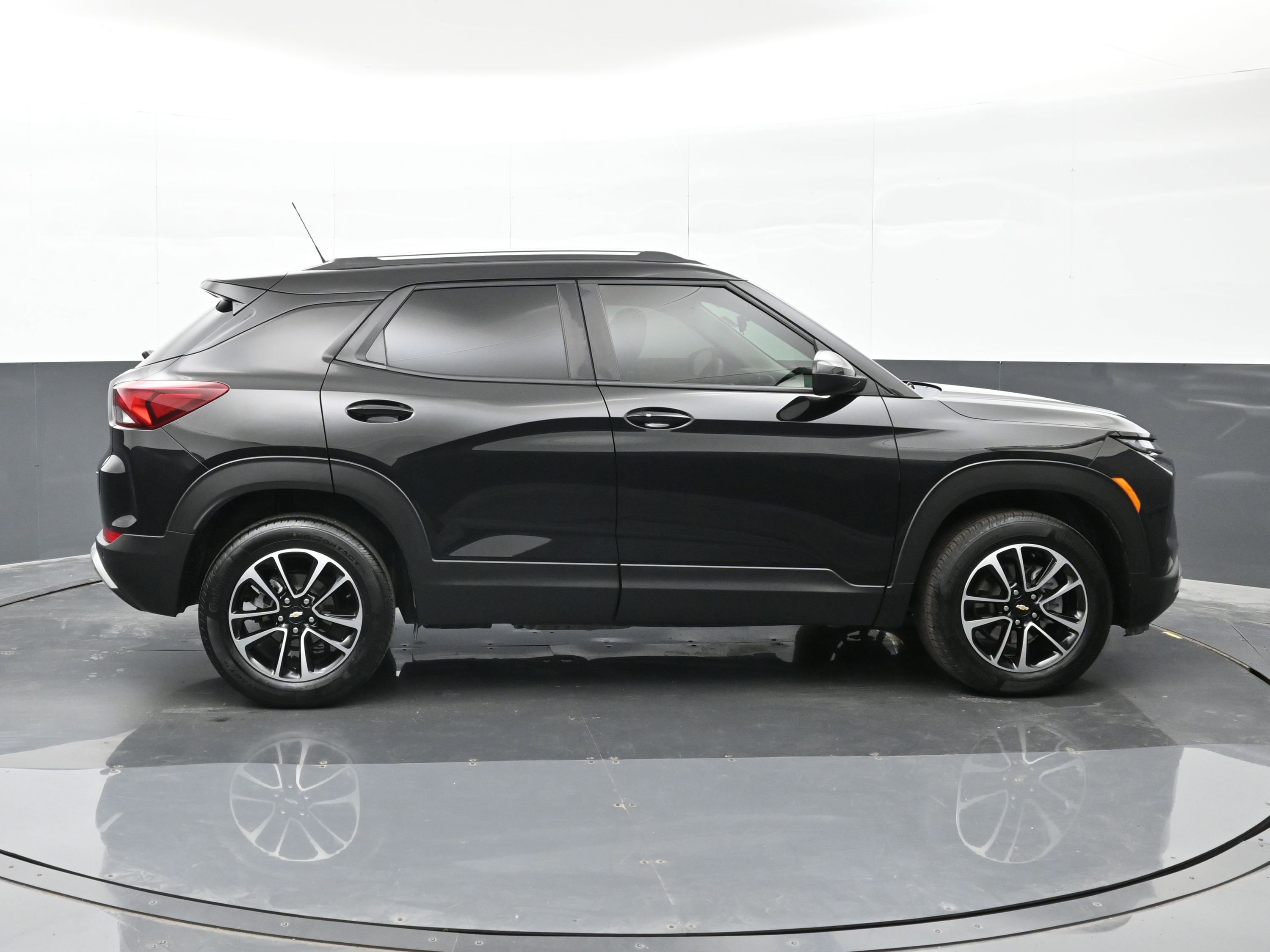 Used 2024 Chevrolet TrailBlazer LT w/ LT Cold Weather Package image 9