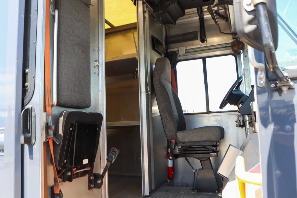 Used 2019 Ford E-450 and Econoline 450 Super Duty RWD image 31