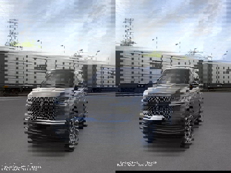 New 2025 Lincoln Navigator Reserve image 2
