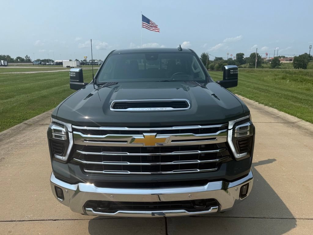 Used 2026 Chevrolet Silverado 2500 LTZ w/ LTZ Premium Package AWD/4WD image 12