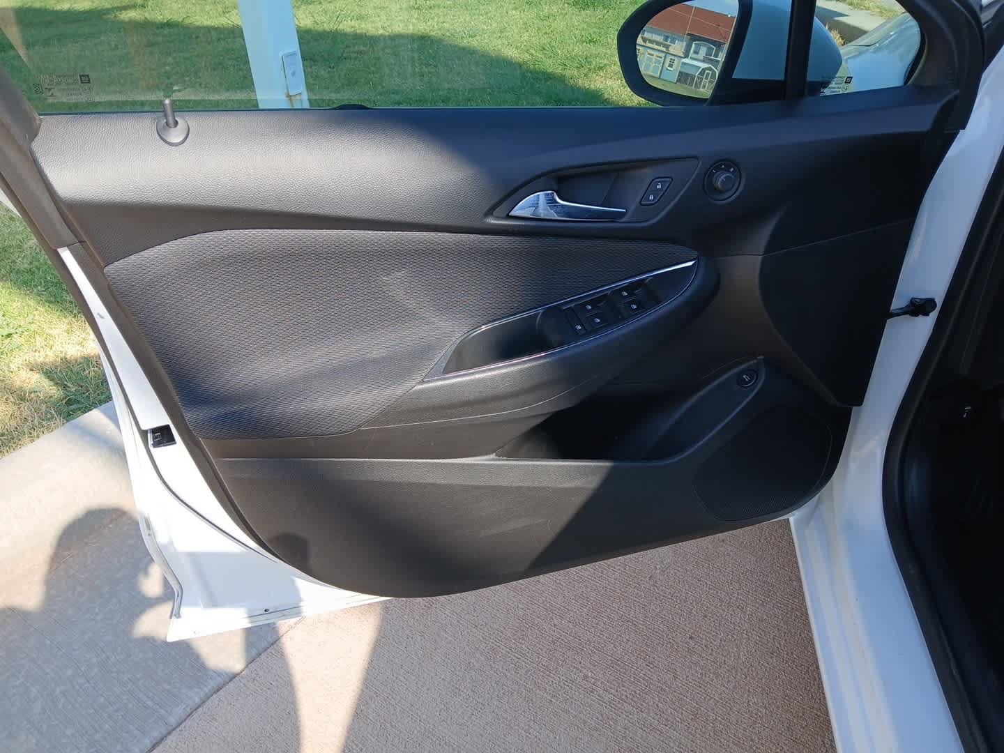 Used 2017 Chevrolet Cruze LS FWD image 9