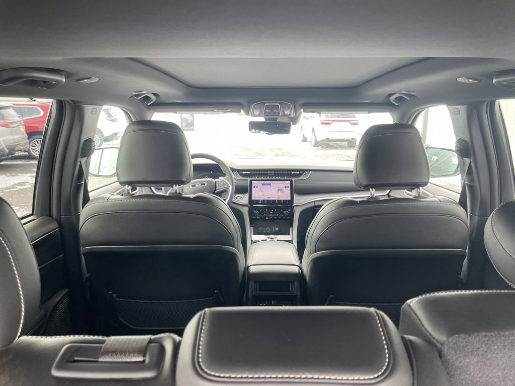 Used 2024 Jeep Grand Cherokee Limited w/ Luxury Tech Group II image 19