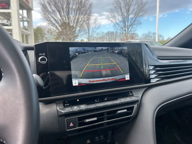 Used 2025 Toyota Camry SE w/ Multimedia Upgrade Package image 20