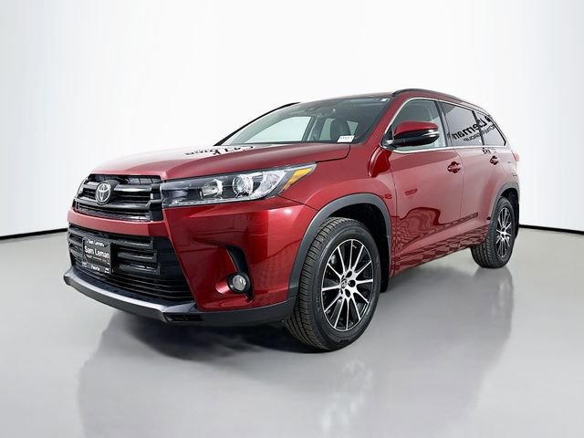 Used 2017 Toyota Highlander SE image 3