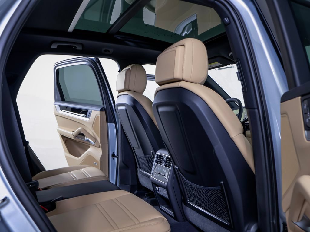 New 2026 Porsche Cayenne AWD/4WD image 9