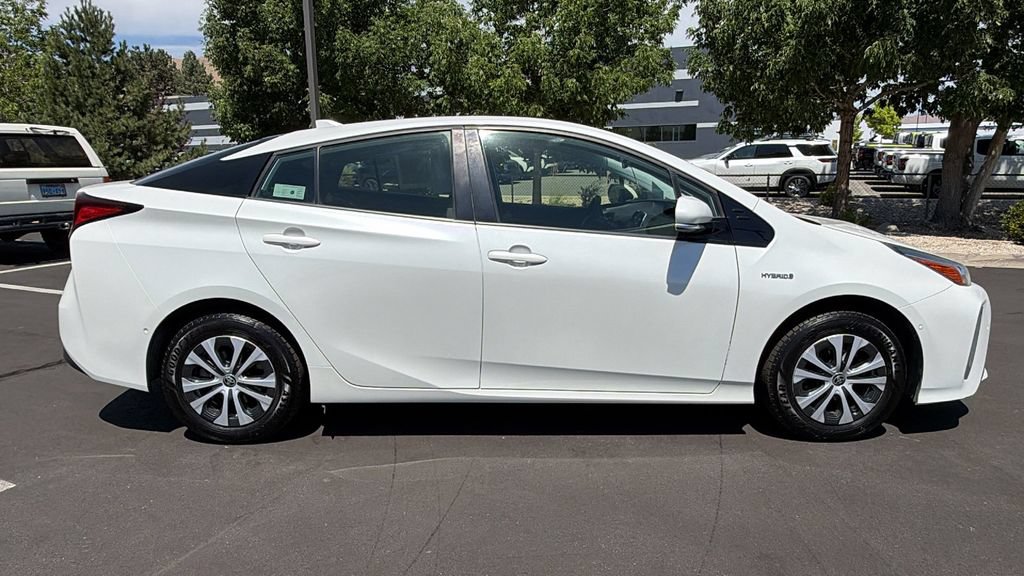 Used 2019 Toyota Prius LE AWD/4WD image 2