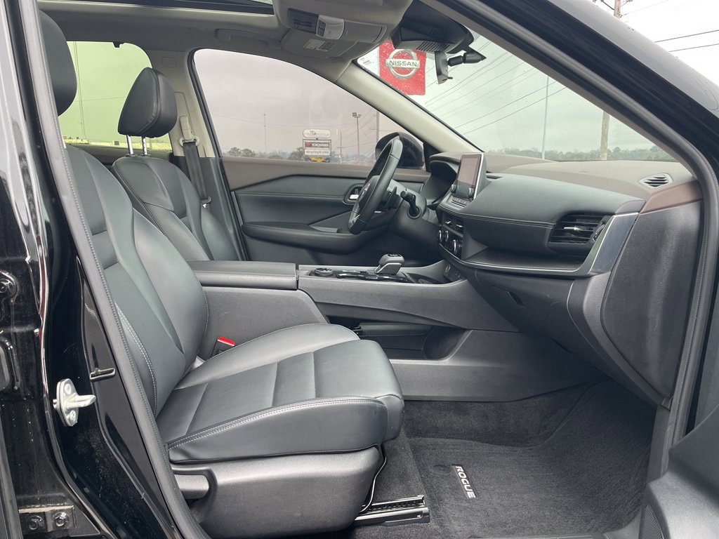 Used 2023 Nissan Rogue SV w/ SV Premium B Package image 24