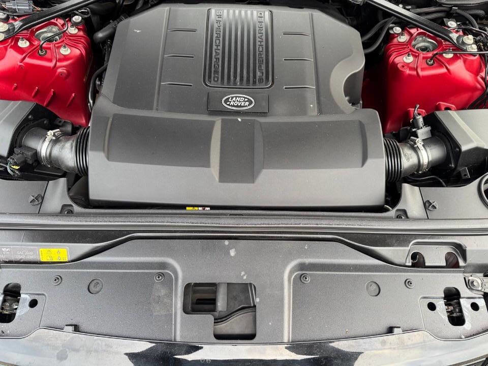 Used 2017 Land Rover Discovery SE image 13