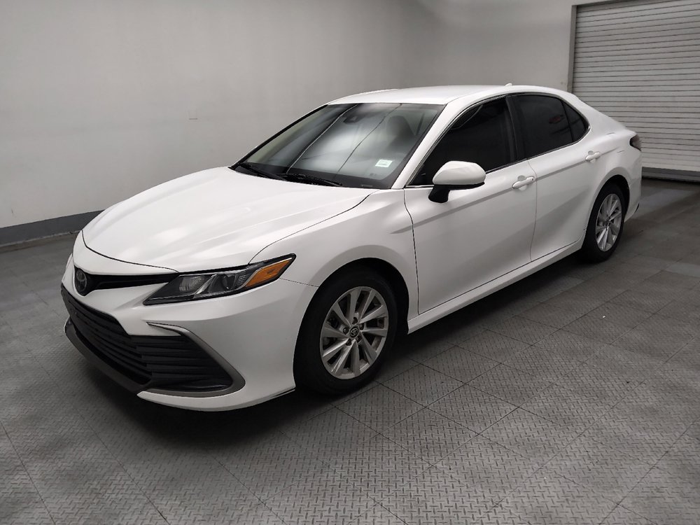 Used 2022 Toyota Camry LE FWD image 2