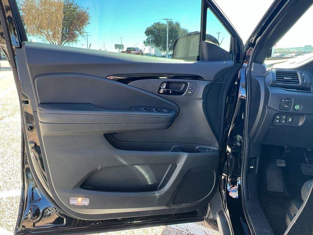 Used 2023 Honda Passport Elite image 16