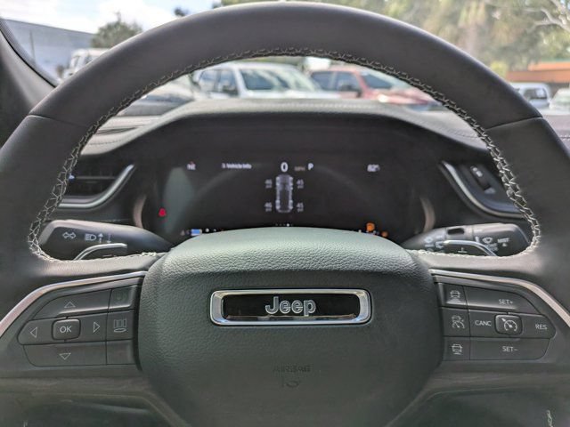 New 2025 Jeep Grand Cherokee Limited w/ Black Appearance Package RWD image 31