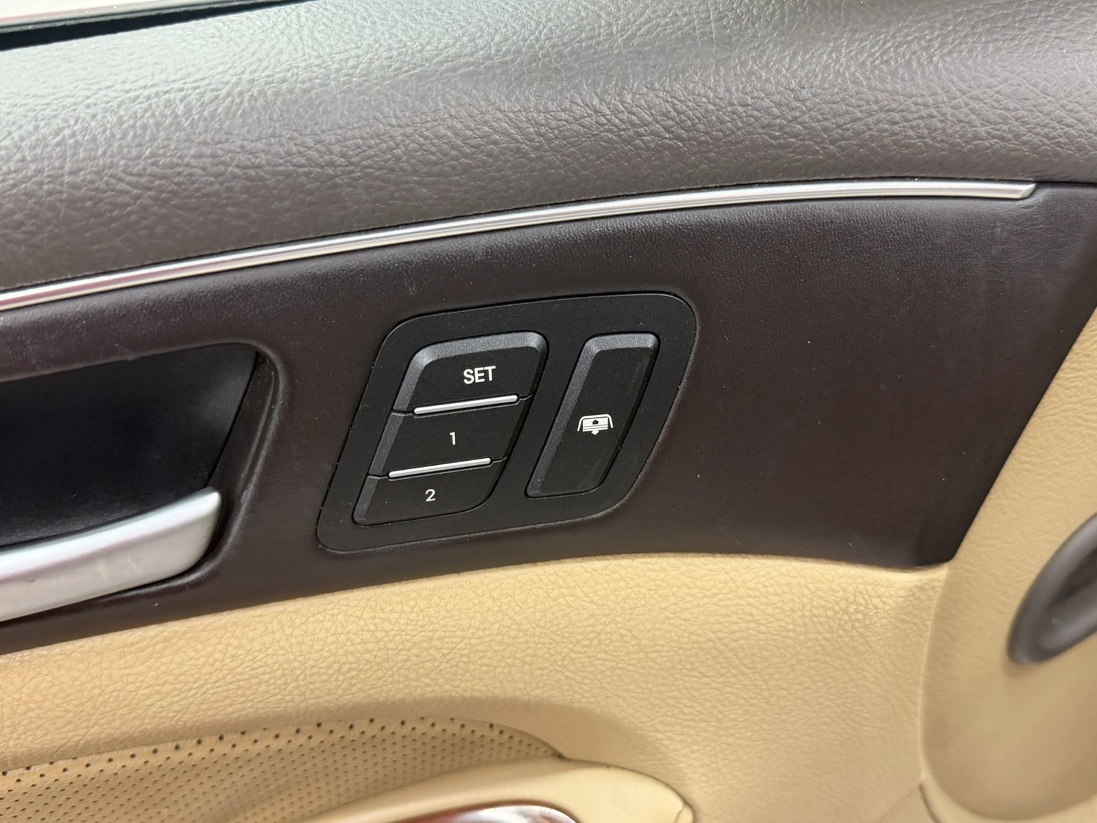 Used 2012 Hyundai Genesis 3.8 w/ Premium Pkg RWD image 21