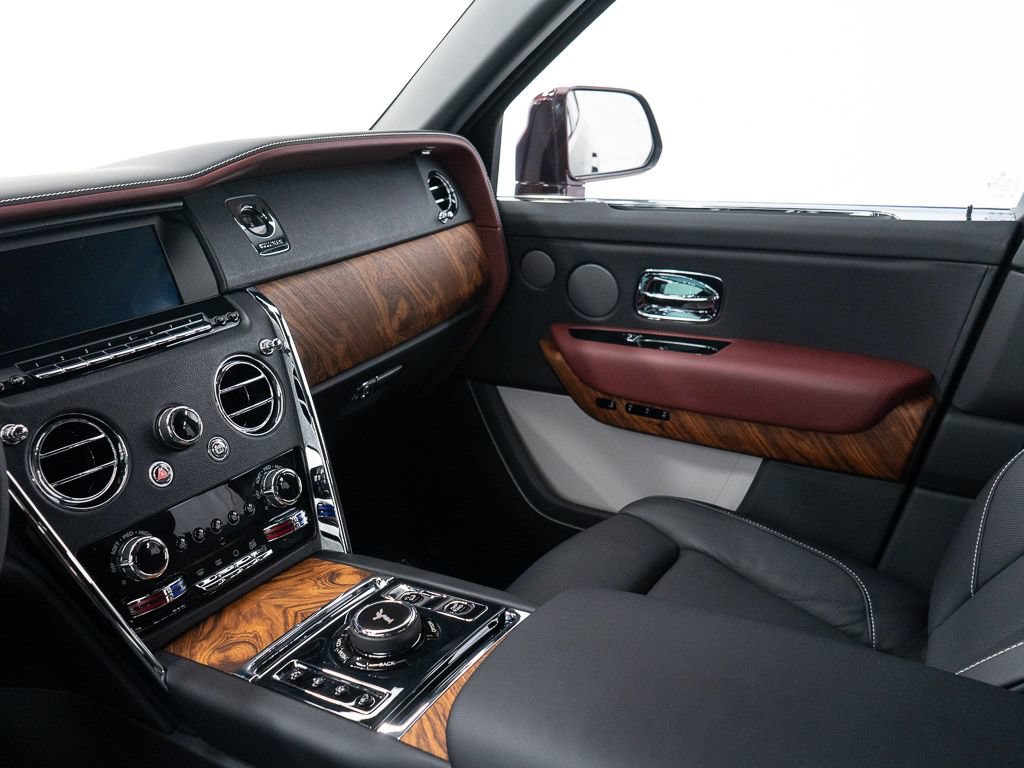 Certified 2023 Rolls-Royce Cullinan AWD/4WD image 35