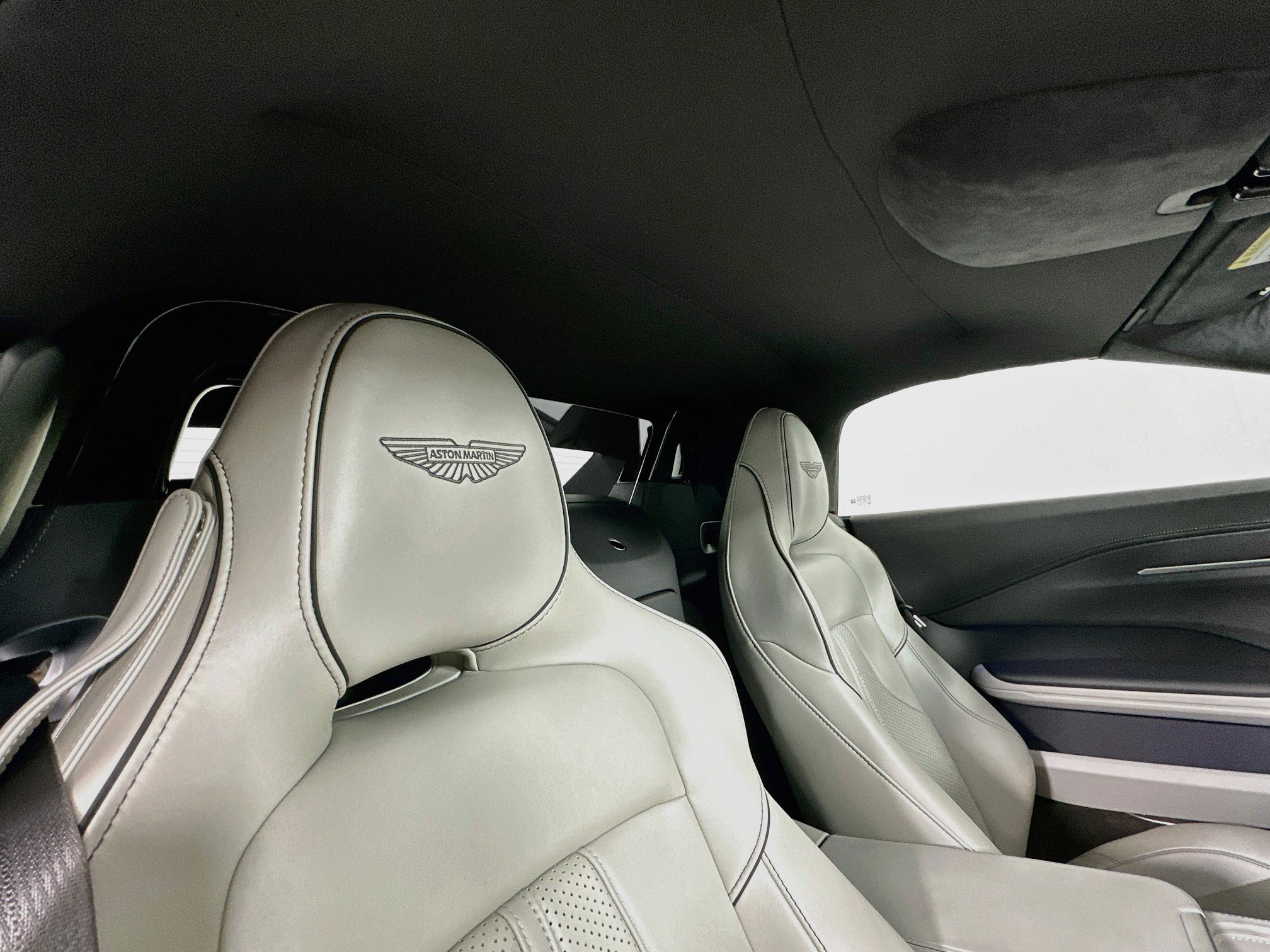 Used 2026 Aston Martin V8 Vantage Coupe RWD image 24