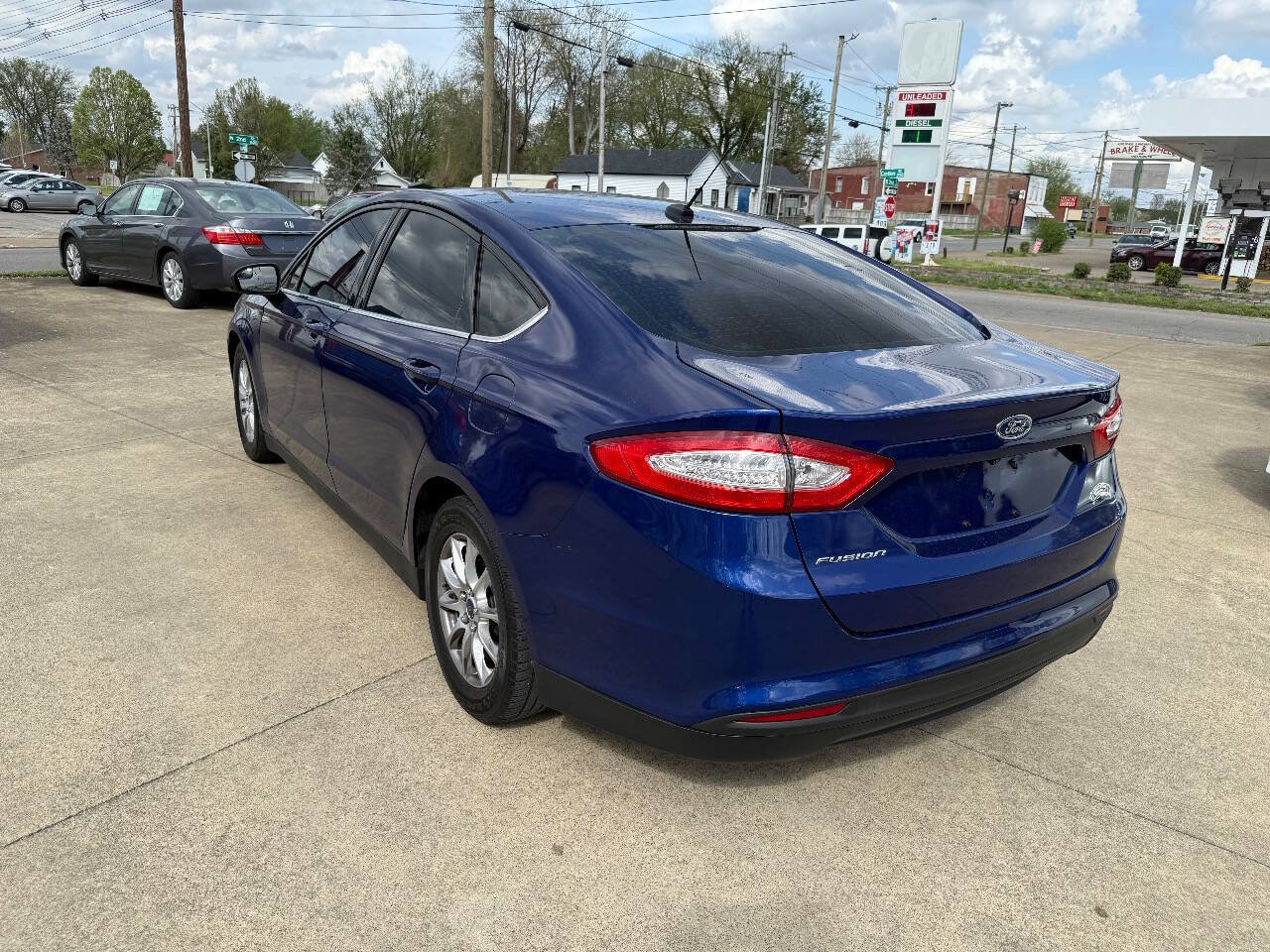 Used 2015 Ford Fusion S image 3