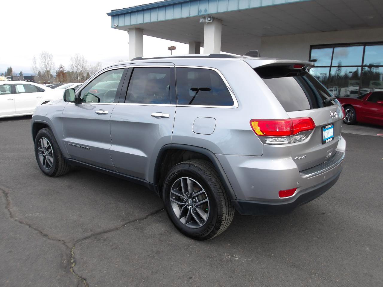 Used 2017 Jeep Grand Cherokee Limited w/ Luxury Group II image 3