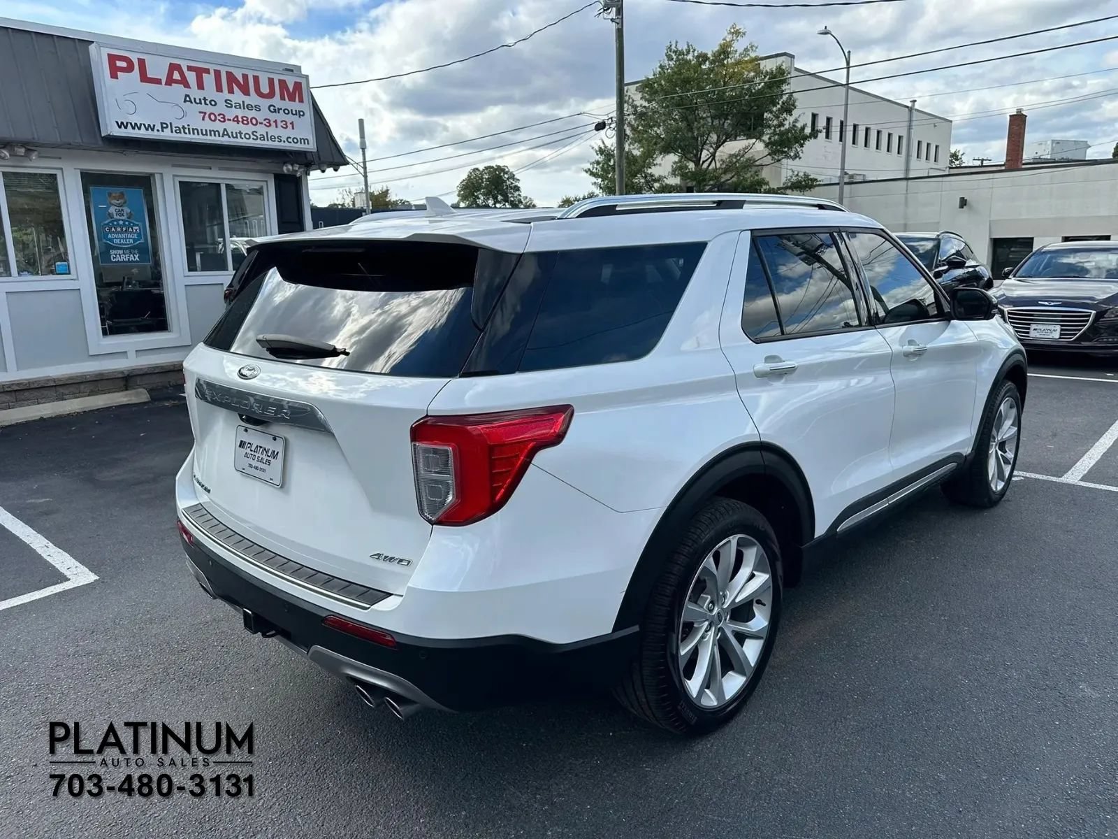 Used 2023 Ford Explorer Platinum w/ Technology Package AWD/4WD image 5