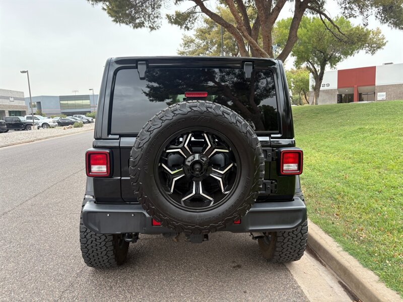 Used 2018 Jeep Wrangler Unlimited Sahara AWD/4WD image 4