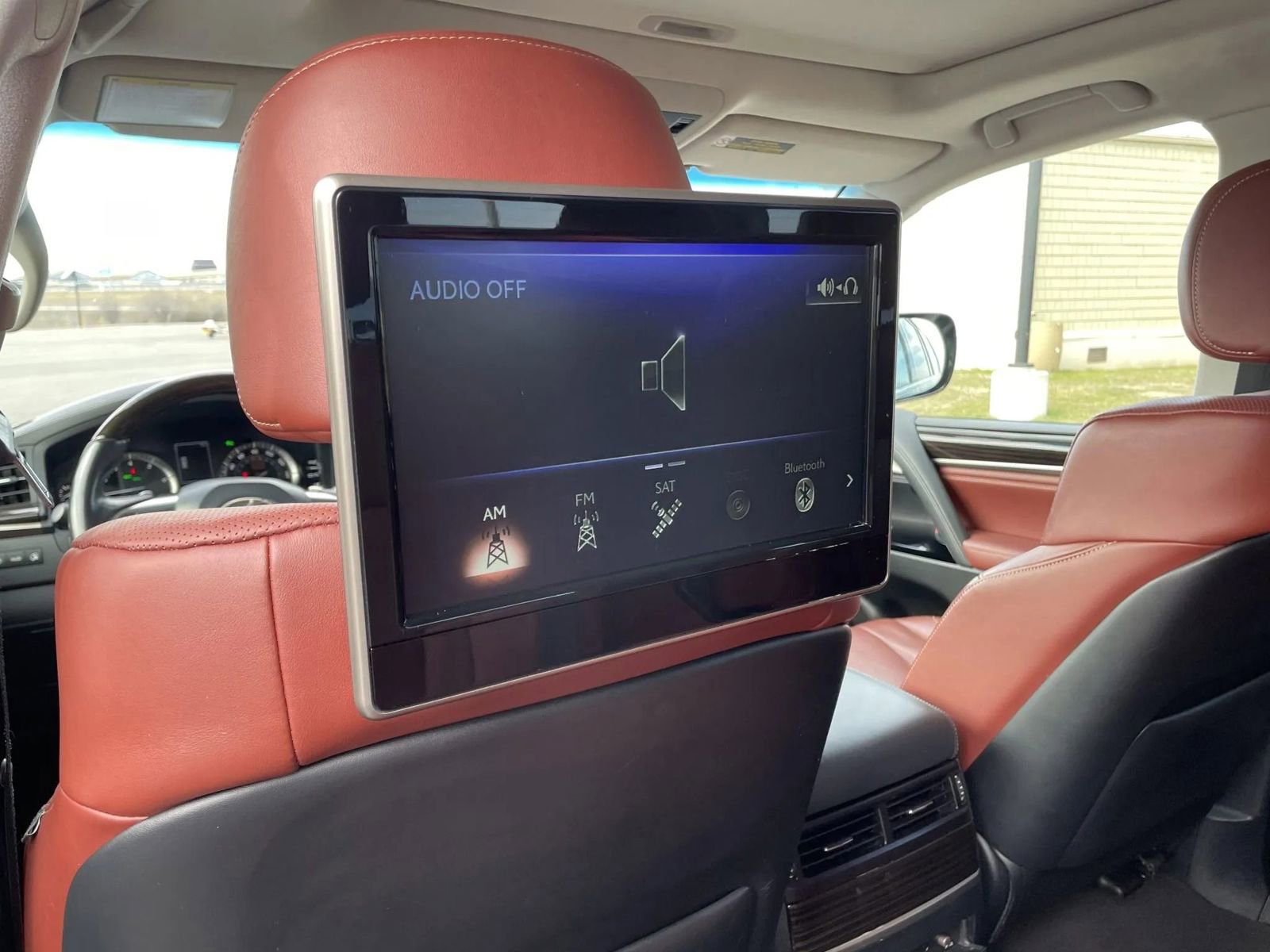 Used 2021 Lexus LX 570 4WD w/ Luxury Package image 40