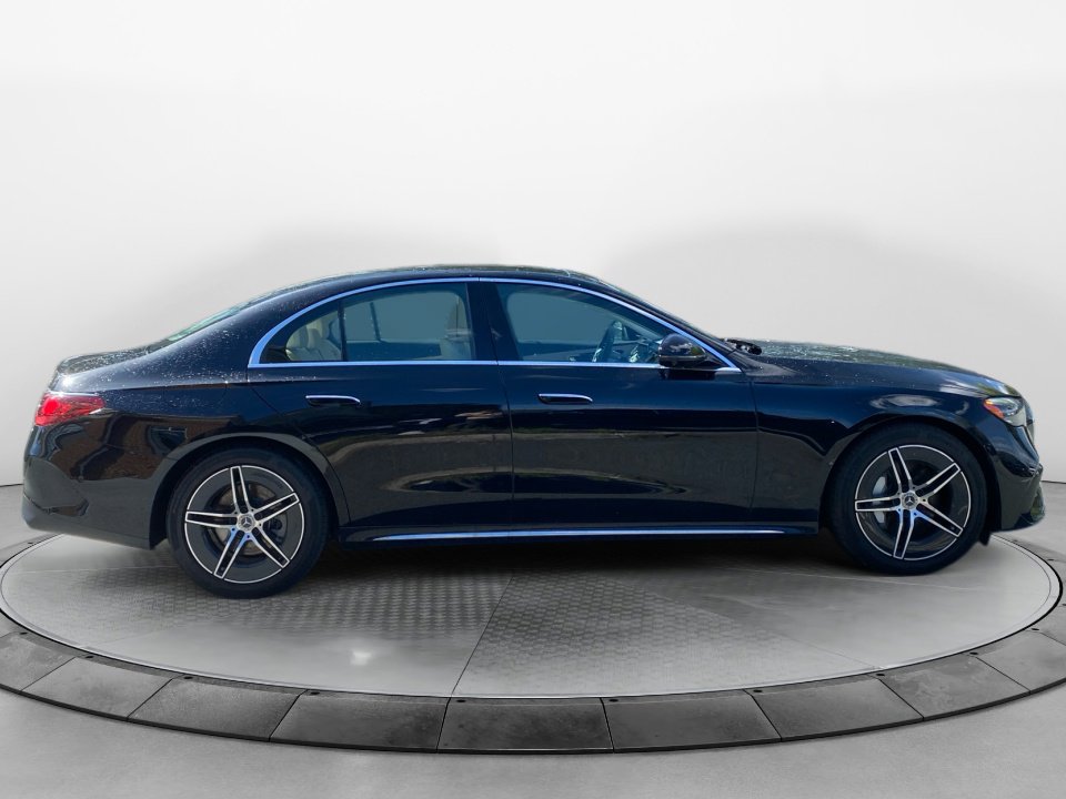 Used 2025 Mercedes-Benz E 350 4MATIC Sedan image 8