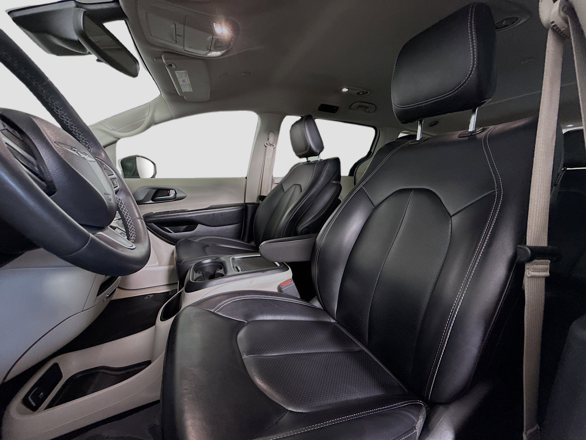 Used 2023 Chrysler Pacifica Touring-L image 22