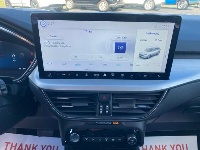 Used 2024 Ford Escape Platinum w/ Premium Technology Package AWD/4WD image 25