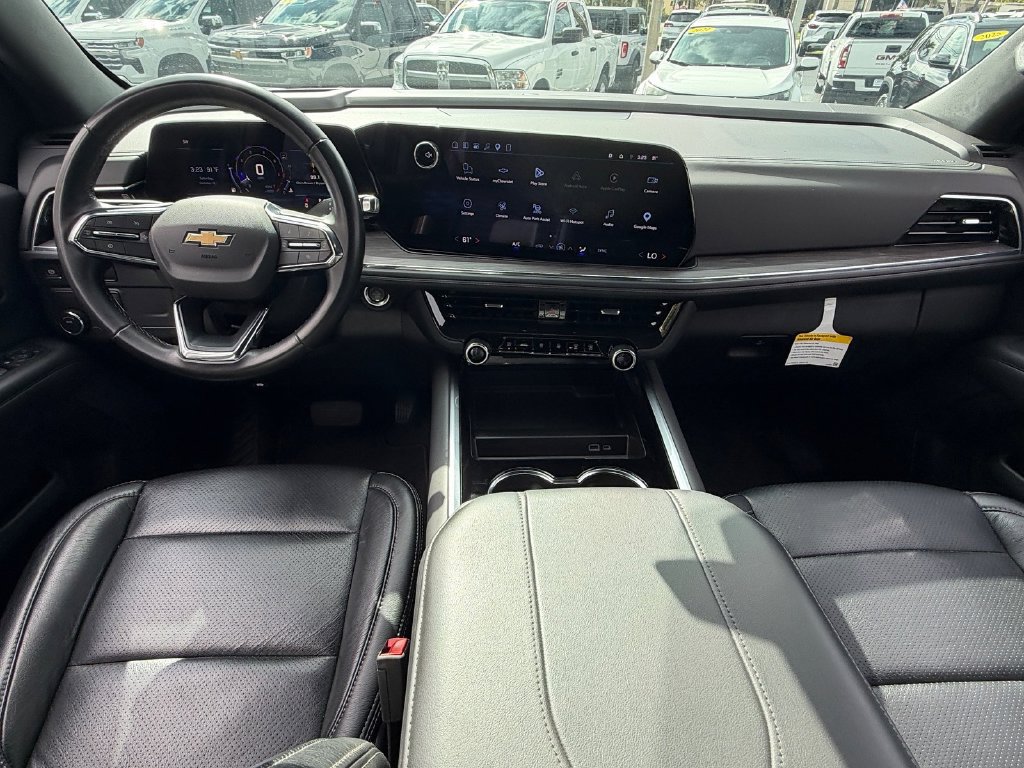 Used 2025 Chevrolet Suburban LS RWD image 15