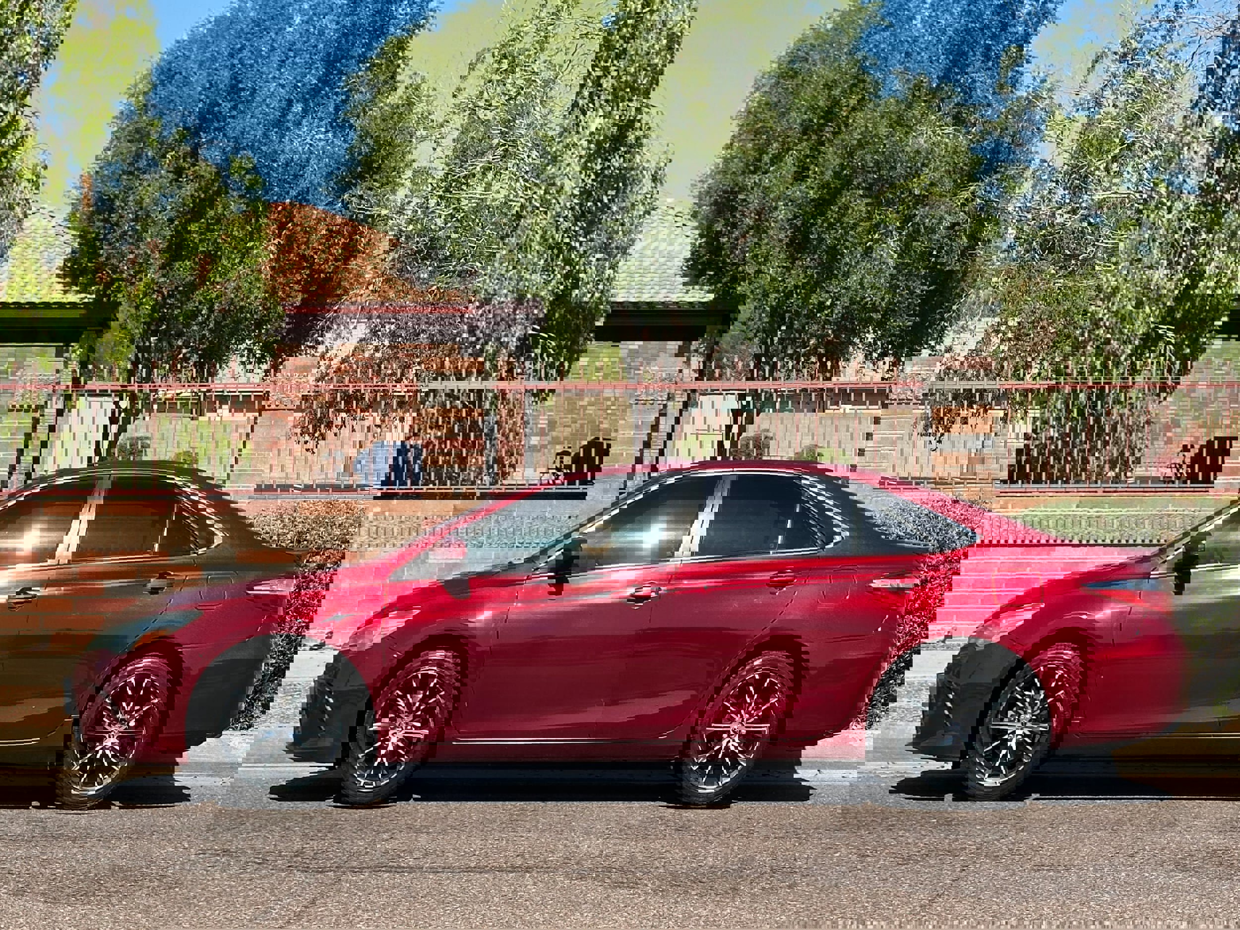 Used 2015 Toyota Camry XSE image 3