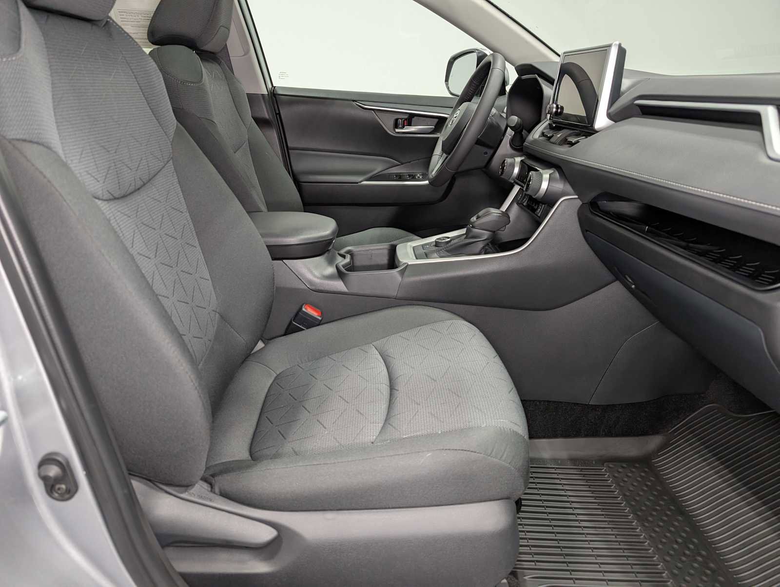 Used 2025 Toyota RAV4 XLE image 42