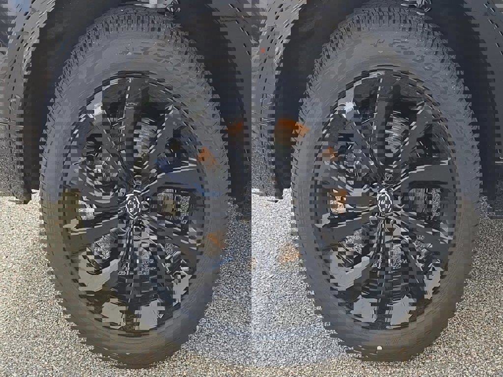 New 2025 Land Rover Discovery Sport S image 6