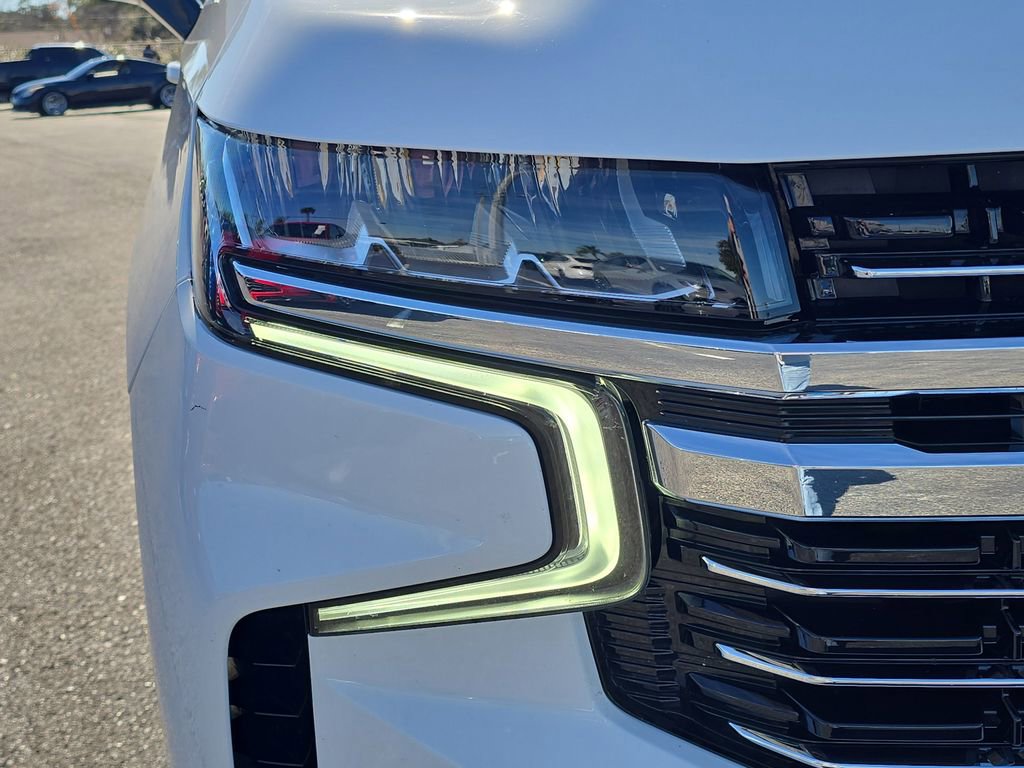 Used 2022 Chevrolet Suburban LT w/ Luxury Package RWD image 7