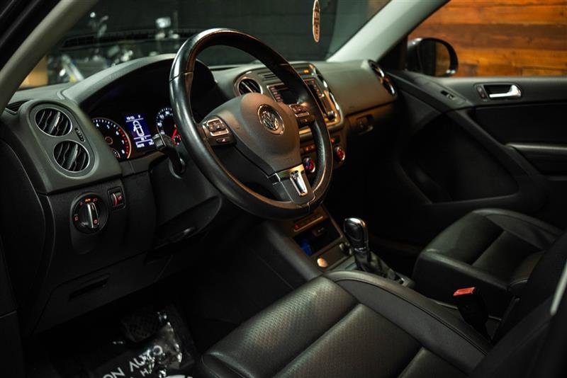 Used 2016 Volkswagen Tiguan SE image 8