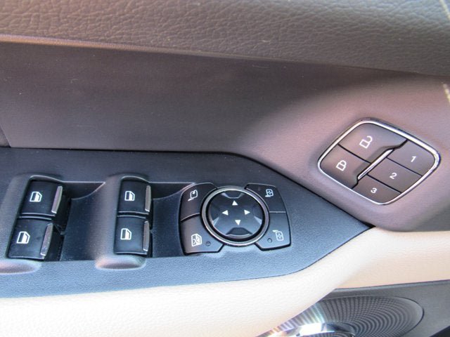 Used 2023 Ford Expedition Limited AWD/4WD image 9